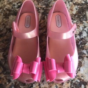 Adorable pink bow mini Melissa’s